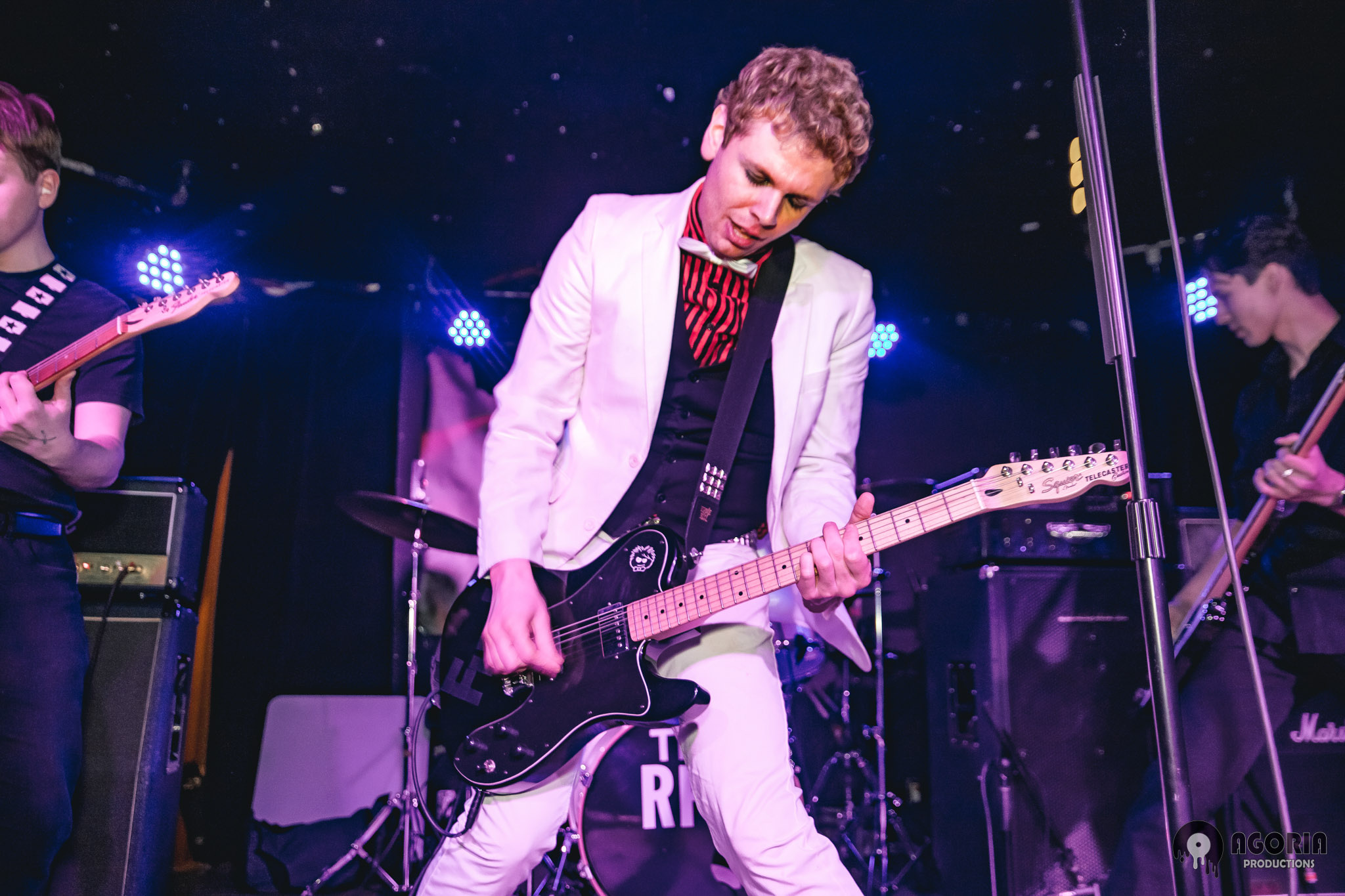 Fluffio playing fender telecaster guitar live in toronto at the baby g