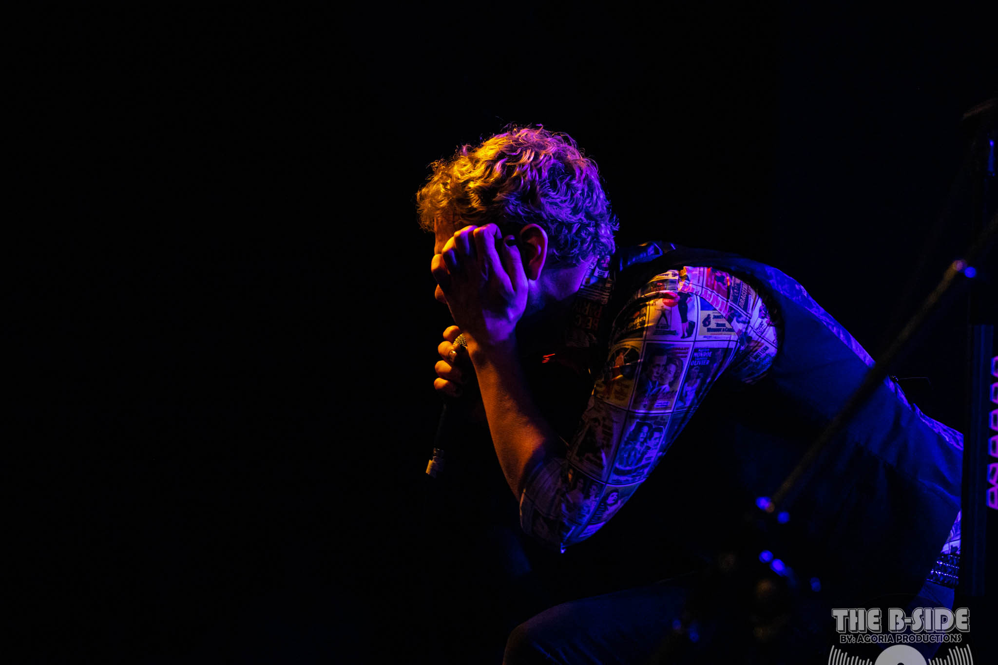 Fluffio singing and scratching head at Lee's Palace in Toronto LIVE